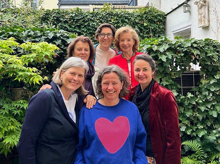 Art of Hosting female – Training